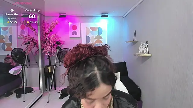 Maggy_t18 live cam on StripChat