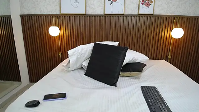 Ariana_Wayne webcam