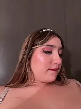 MoraInFire live cam on StripChat