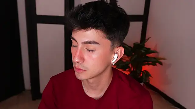 sweettaaron01 webcam