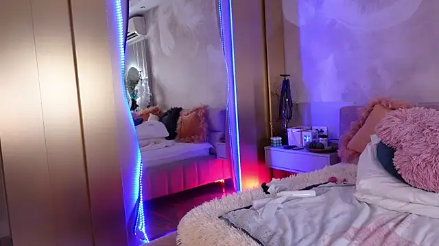JullyBlair webcam