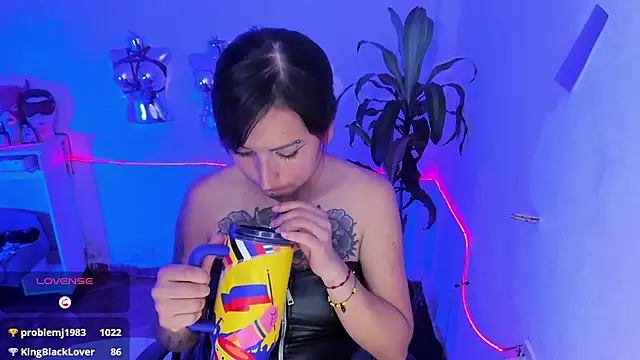 LucyStrike_ live cam on StripChat