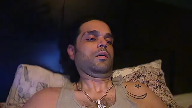 icebergslim281 live cam on StripChat