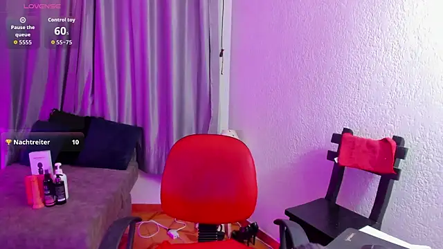 TiinaJonus_ webcam