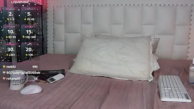 curvybuffgirllll webcam