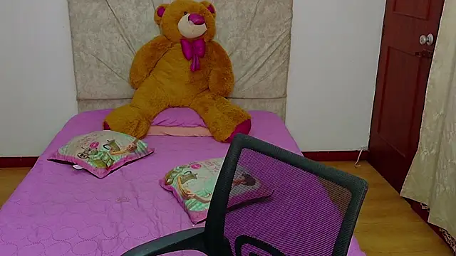 BellaaVixeen live cam on StripChat