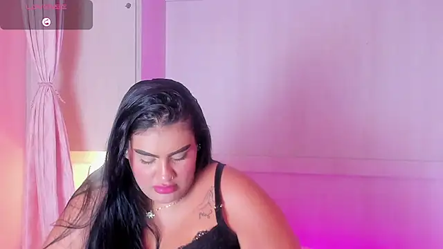 Curvy_Izzii webcam