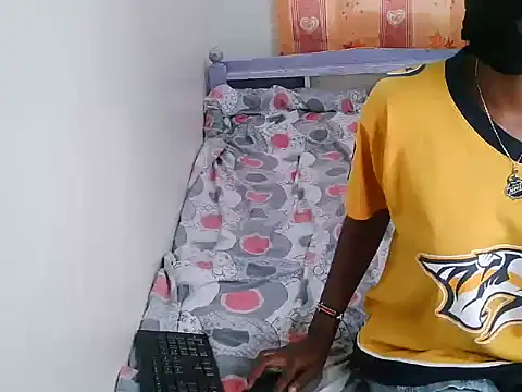 Prettyvickie002 webcam