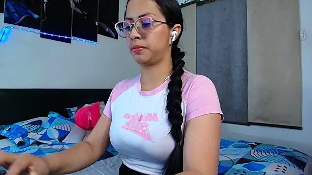 yesie_hot live cam on StripChat