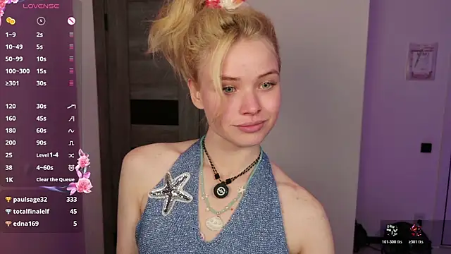 ChloeWells live webcam show