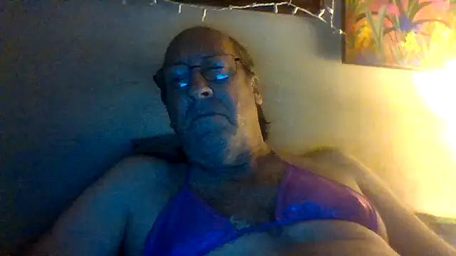 hornyrich69 live cam on StripChat
