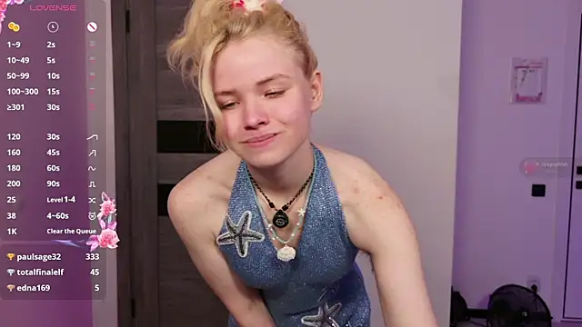 ChloeWells live webcam show