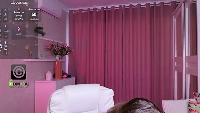 KellyKleine live cam on StripChat