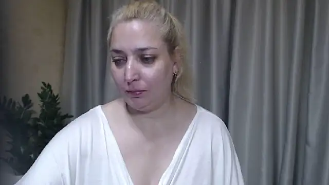 sweetpussy13 live cam on StripChat
