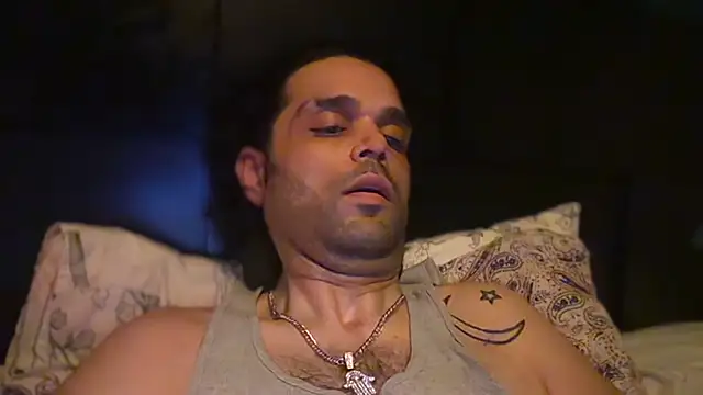 icebergslim281 live cam on StripChat