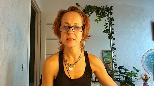 LioraWeiss live cam on StripChat
