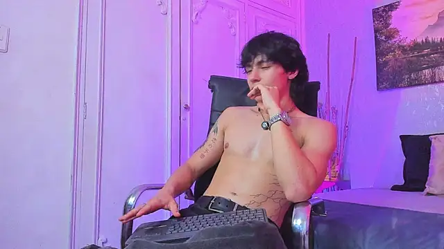 Tyler_durten live cam on StripChat