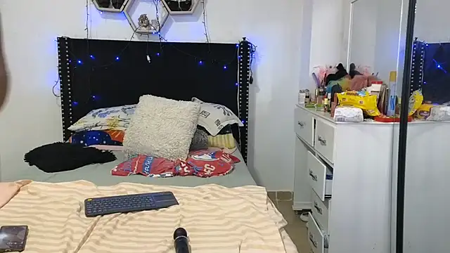charlotte_077 live cam on StripChat