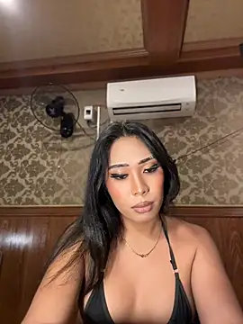 hugecock_tamira webcam
