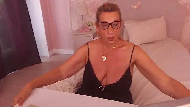 SensualClara webcam