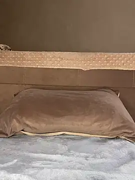 LaraVoosh webcam