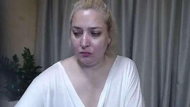 sweetpussy13 live cam on StripChat
