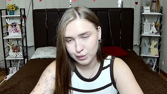 LauraHlot live webcam