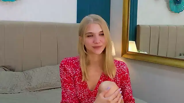 4example_Chloe live cam on StripChat