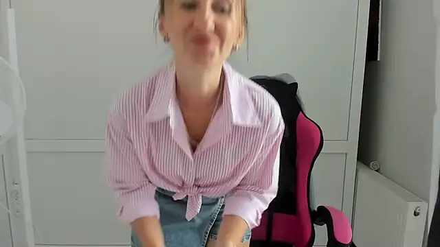 LilyDreamm webcam