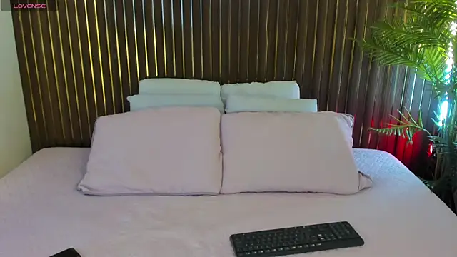 MadisonCollinss_ webcam