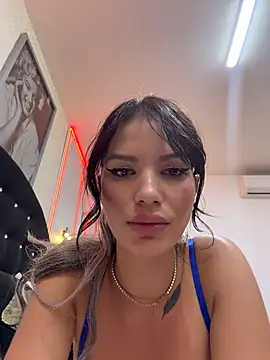 RaniaSnow live cam on StripChat