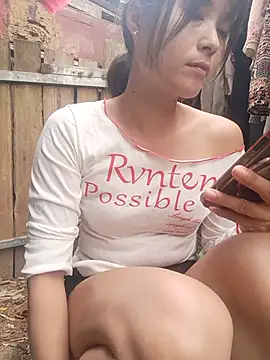 Linda-yiyi live webcam show