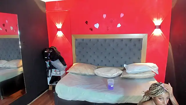 YayaHilton live webcam show