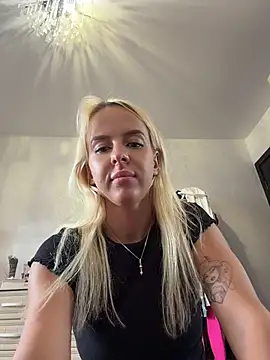 LikaCat live cam on StripChat
