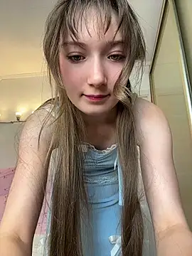 Strawberry_Senpai live cam on StripChat