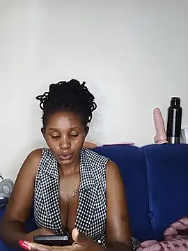 Suckmysweetboobs webcam