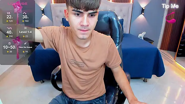 Tommy18__ live cam on StripChat
