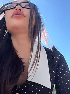 trytomakememoam live webcam show