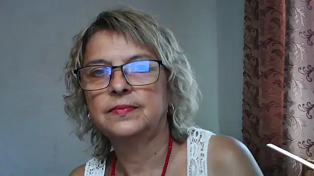 ElizabethGorden live cam on StripChat