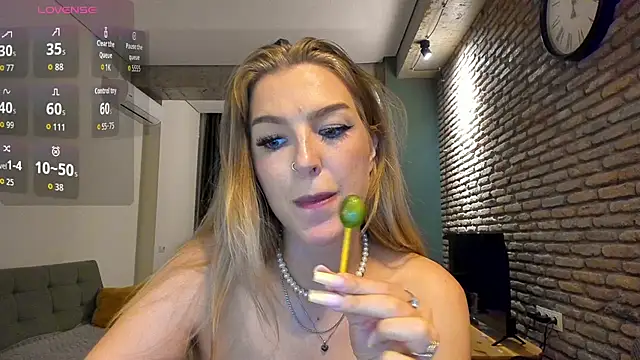 fifteenpoem live cam on StripChat