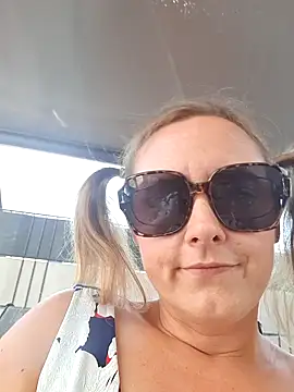 Hot_Milf_Denise webcam