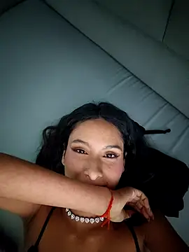 TharaMills live cam on StripChat