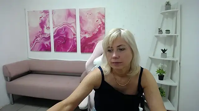 LaurenWishy live cam on StripChat