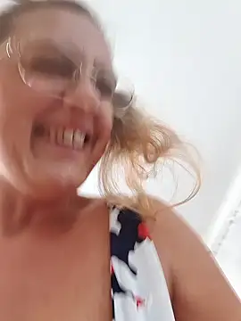 Hot_Milf_Denise live cam on StripChat