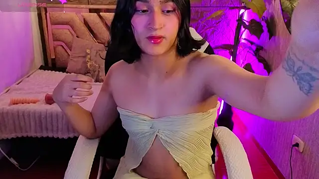 Zoee_Kiss_ live cam on StripChat