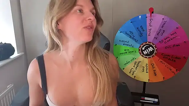 Lilly-Luscious webcam