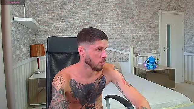JonahShaw live cam on StripChat