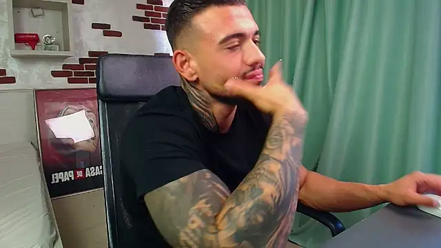 ElijahThorne live cam on StripChat