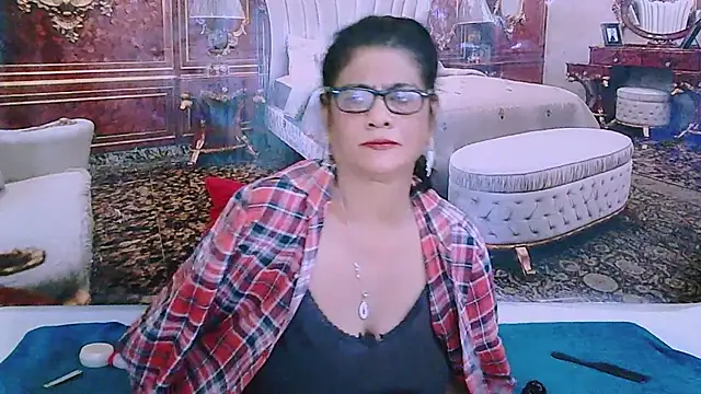 IndianAllure live cam on StripChat