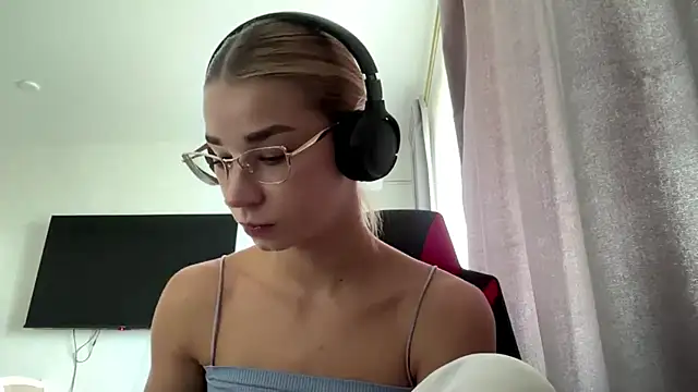 PickmeGirl webcam